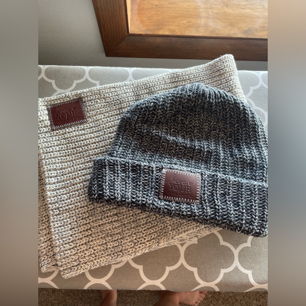 Love your melon hat & scarf!